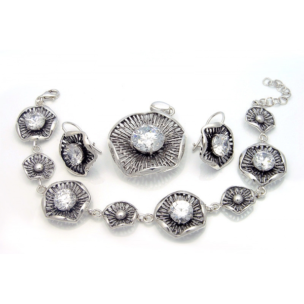 Biżuteria srebrna oksydowana z cyrkoniami.